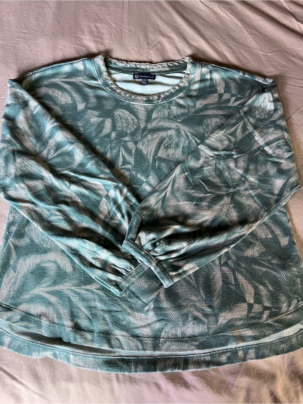Democracy Women’s Green and Cream Tropical Pattern Crewneck Sweater